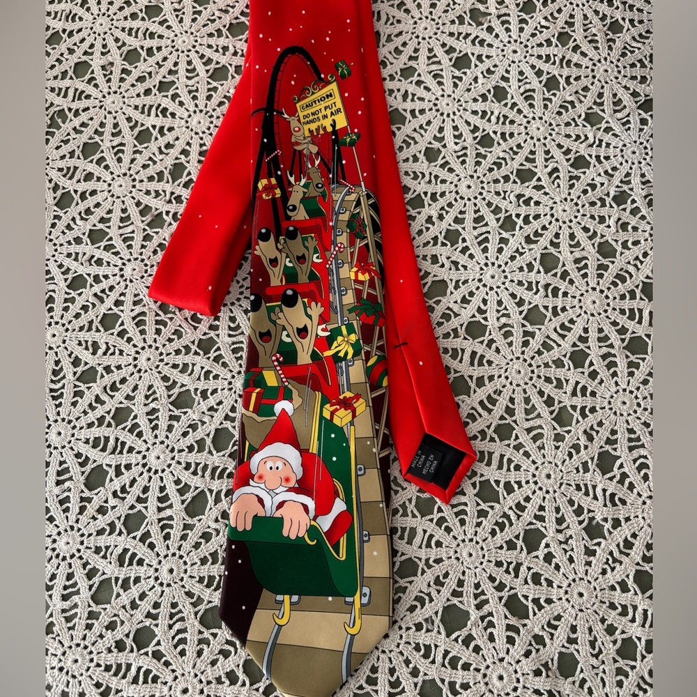 Tie Tales Christmas tie. Preloved. Polyester. Feels like Satin!!